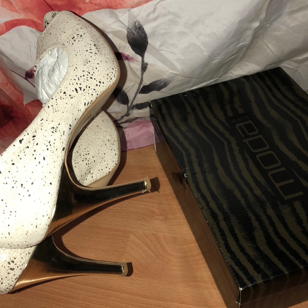 Moda Heels - Picture 3 of 3